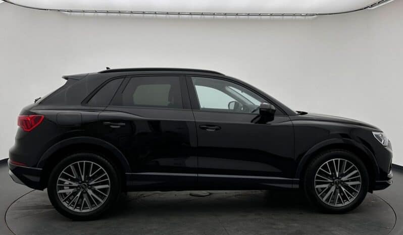 
								Audi Q3 35 TFSI advanced +ACC+KEYLESS+LED-SW+AHK+STHZ full									