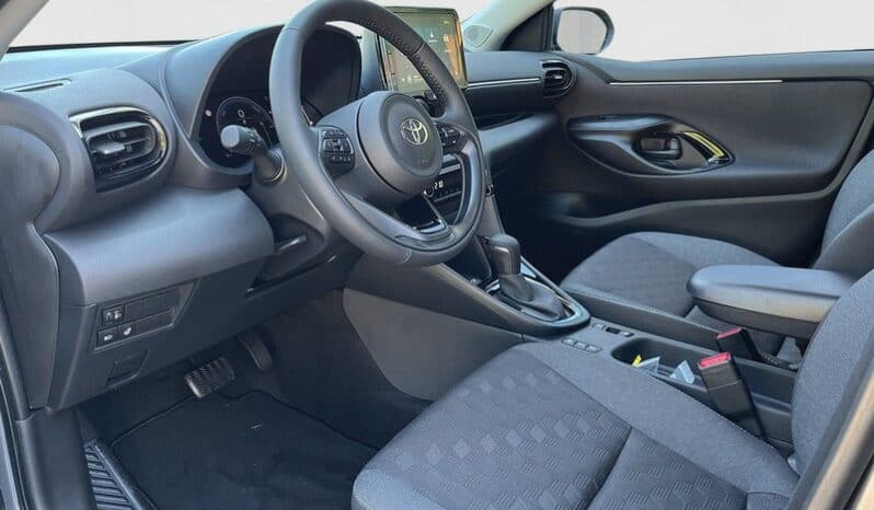 
								Toyota Yaris HYBRID Team D +Comfort full									