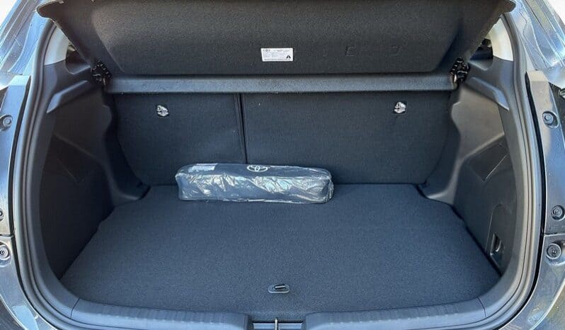 
								Toyota Yaris HYBRID Team D +Comfort full									